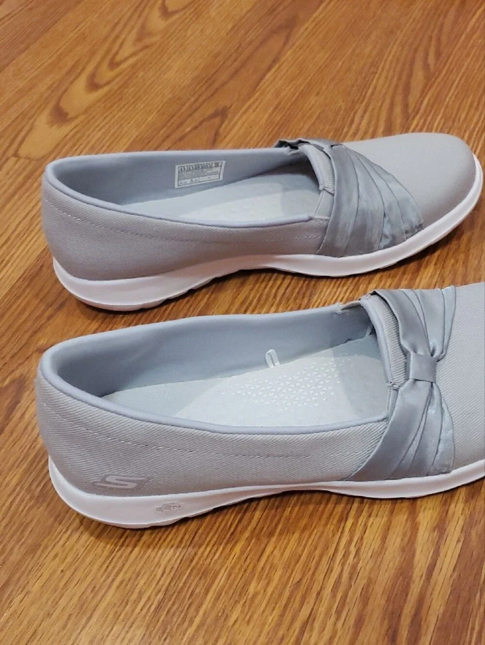 Skechers Madison Ave With Pleated Satin Cross-Over Bow Detail Flats Gray Womens